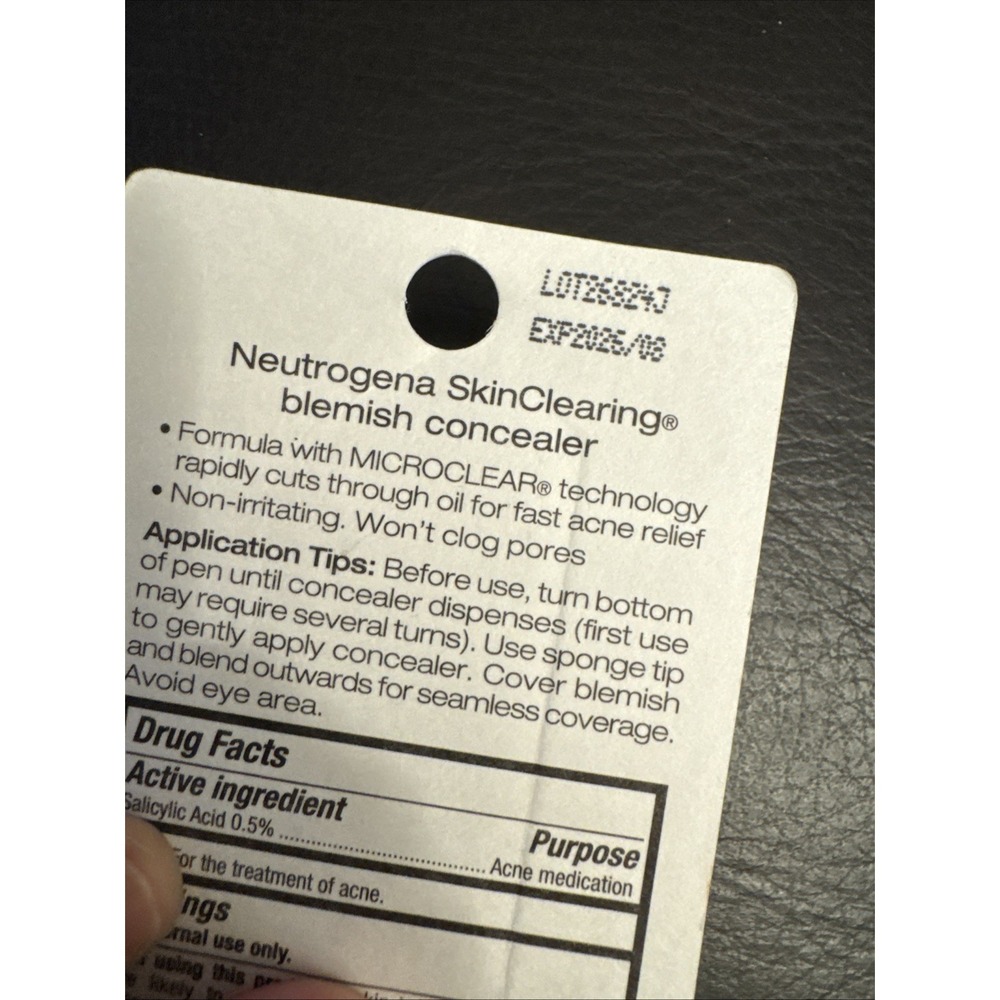 Neutrogena SkinClearing Blemish Concealer Makeup, Fair 05, .05 oz 8/26